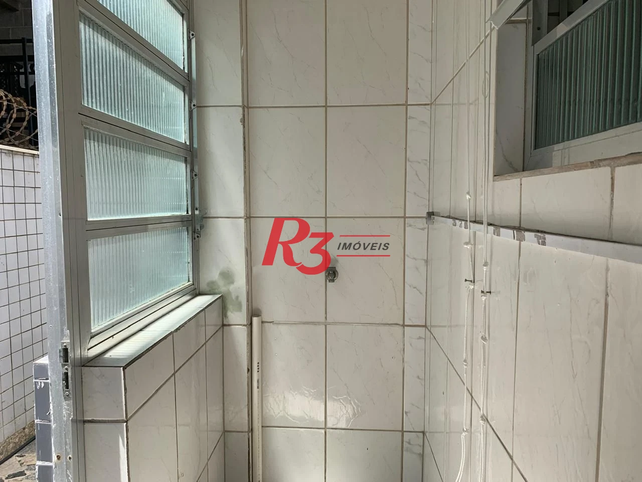 Apartamento com 2 dormitórios à venda, 60 m² por R$ 300.000,00 - Campo Grande - Santos/SP