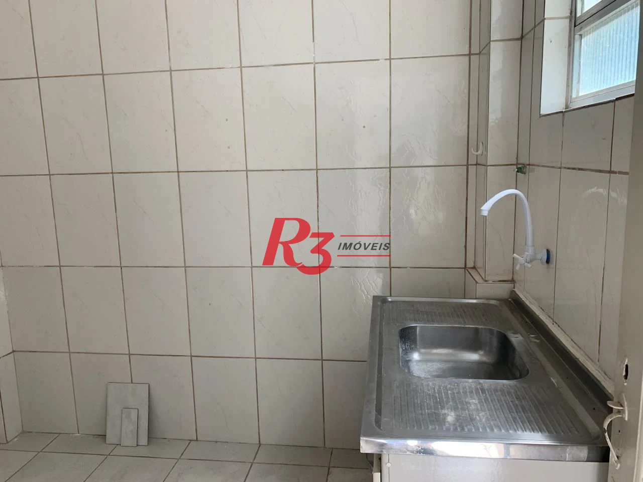 Apartamento com 2 dormitórios à venda, 60 m² por R$ 300.000,00 - Campo Grande - Santos/SP