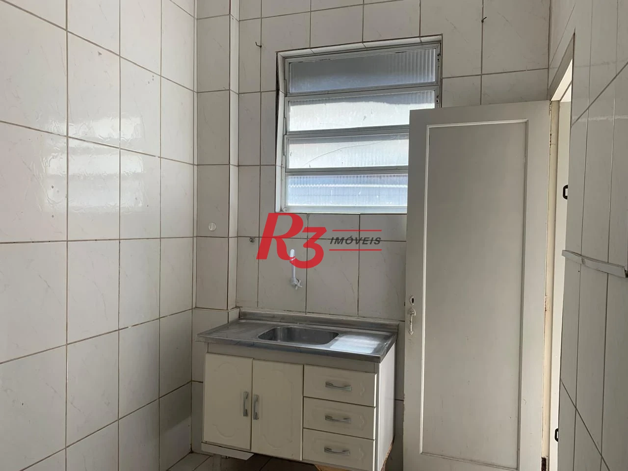 Apartamento com 2 dormitórios à venda, 60 m² por R$ 300.000,00 - Campo Grande - Santos/SP
