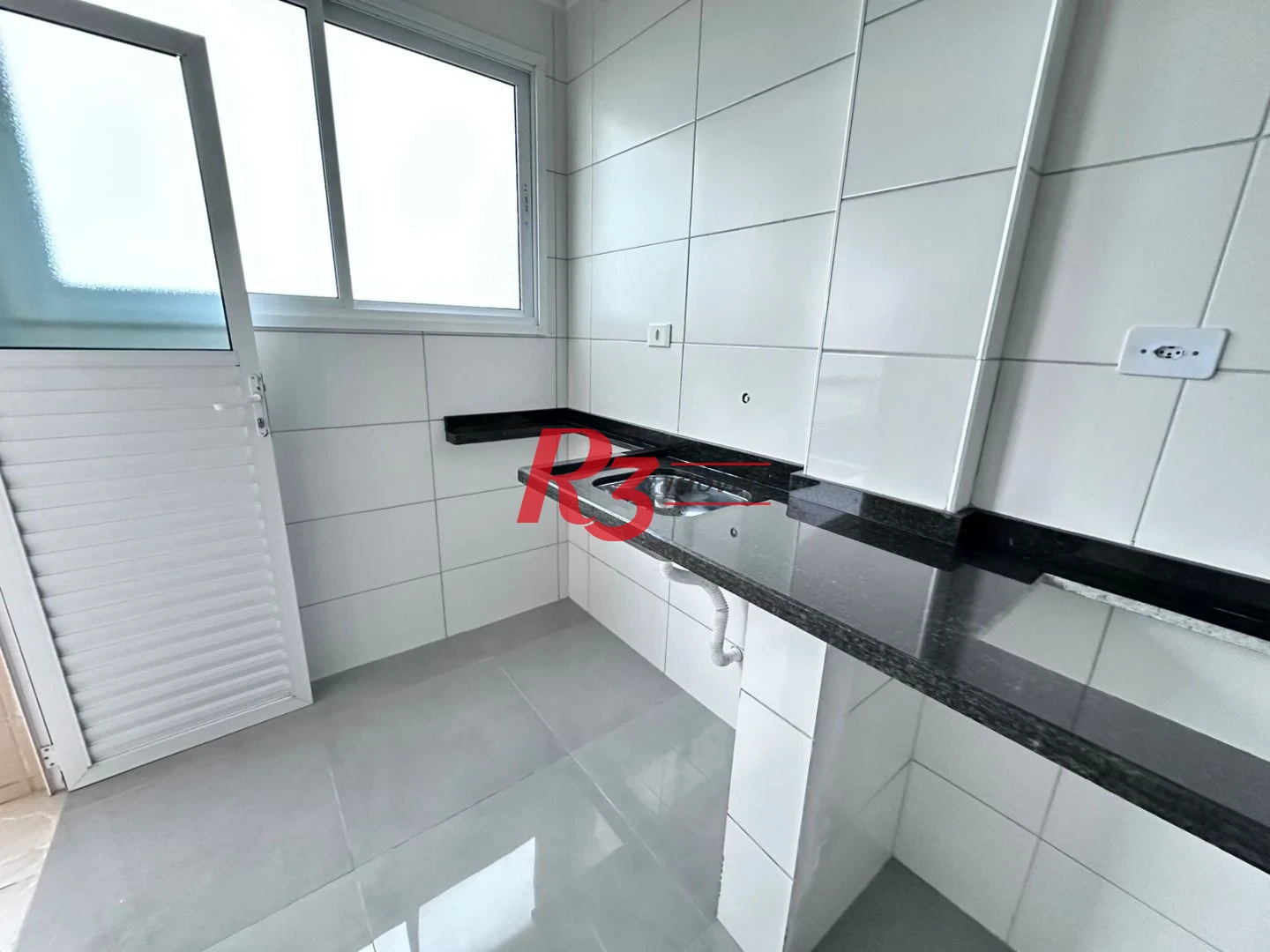 Apartamento com 2 dormitórios à venda, 76 m² por R$ 600.000,00 - Vilamar - Praia Grande/SP