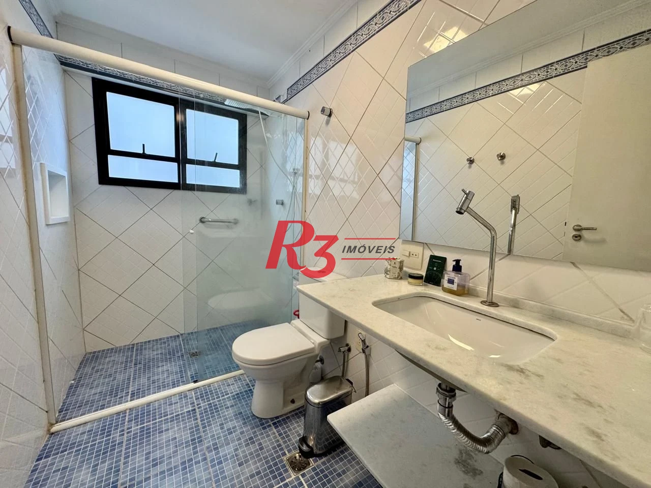 Apartamento com 1 dormitório para alugar, 65 m² por R$ 4.200,00/mês - Embaré - Santos/SP