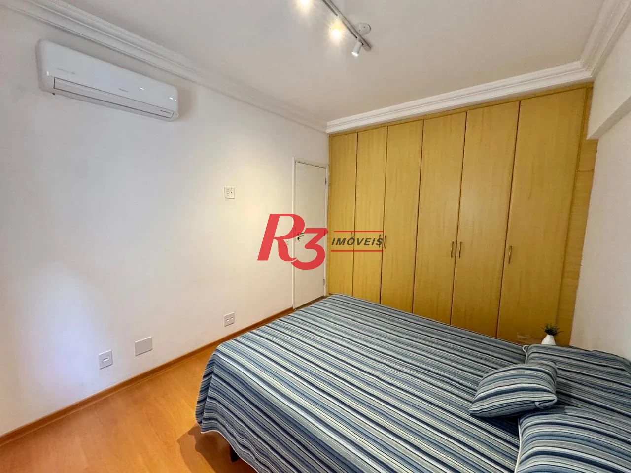 Apartamento com 1 dormitório para alugar, 65 m² por R$ 4.200,00/mês - Embaré - Santos/SP