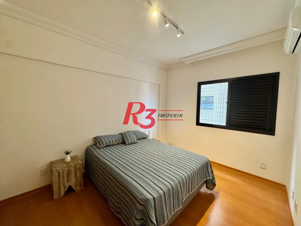 Apartamento com 1 dormitório para alugar, 65 m² por R$ 4.200,00/mês - Embaré - Santos/SP