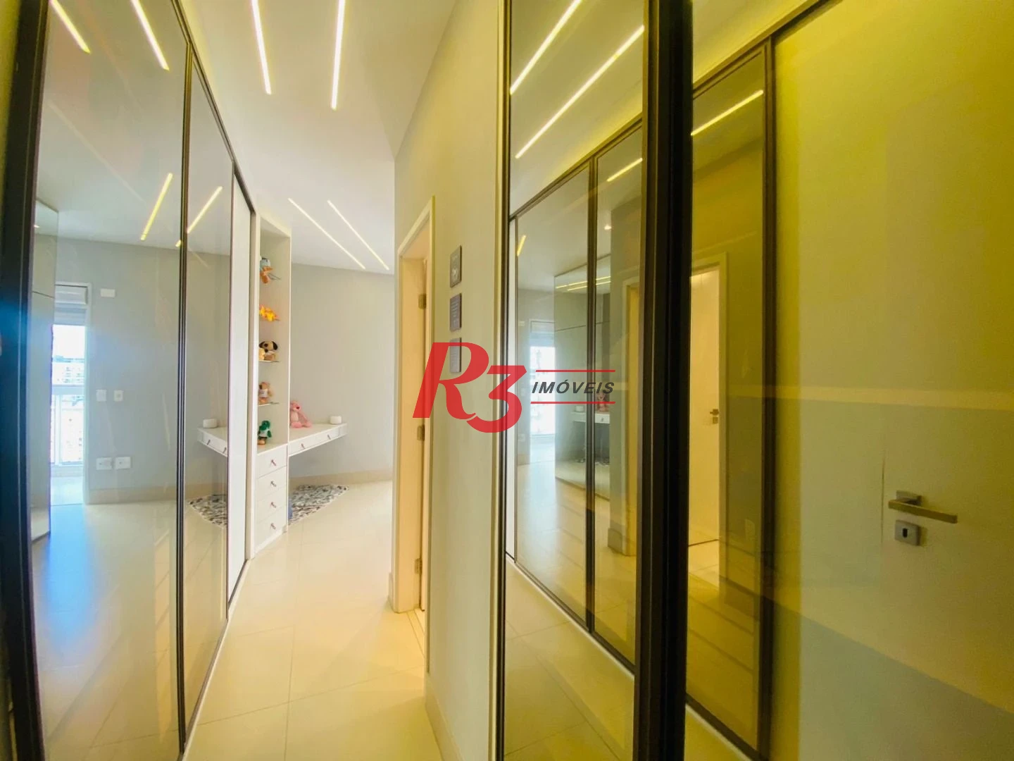Apartamento com 3 dormitórios à venda, 159 m² por R$ 2.480.000,00 - Embaré - Santos/SP