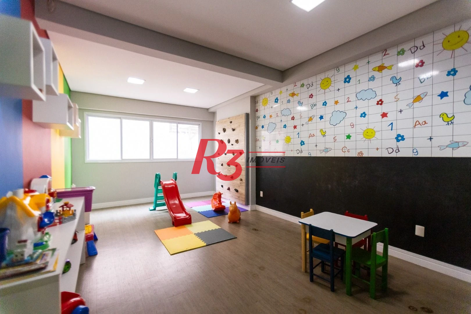 Apartamento com 3 dormitórios à venda, 143 m² por R$ 2.100.000,00 - Pompéia - Santos/SP