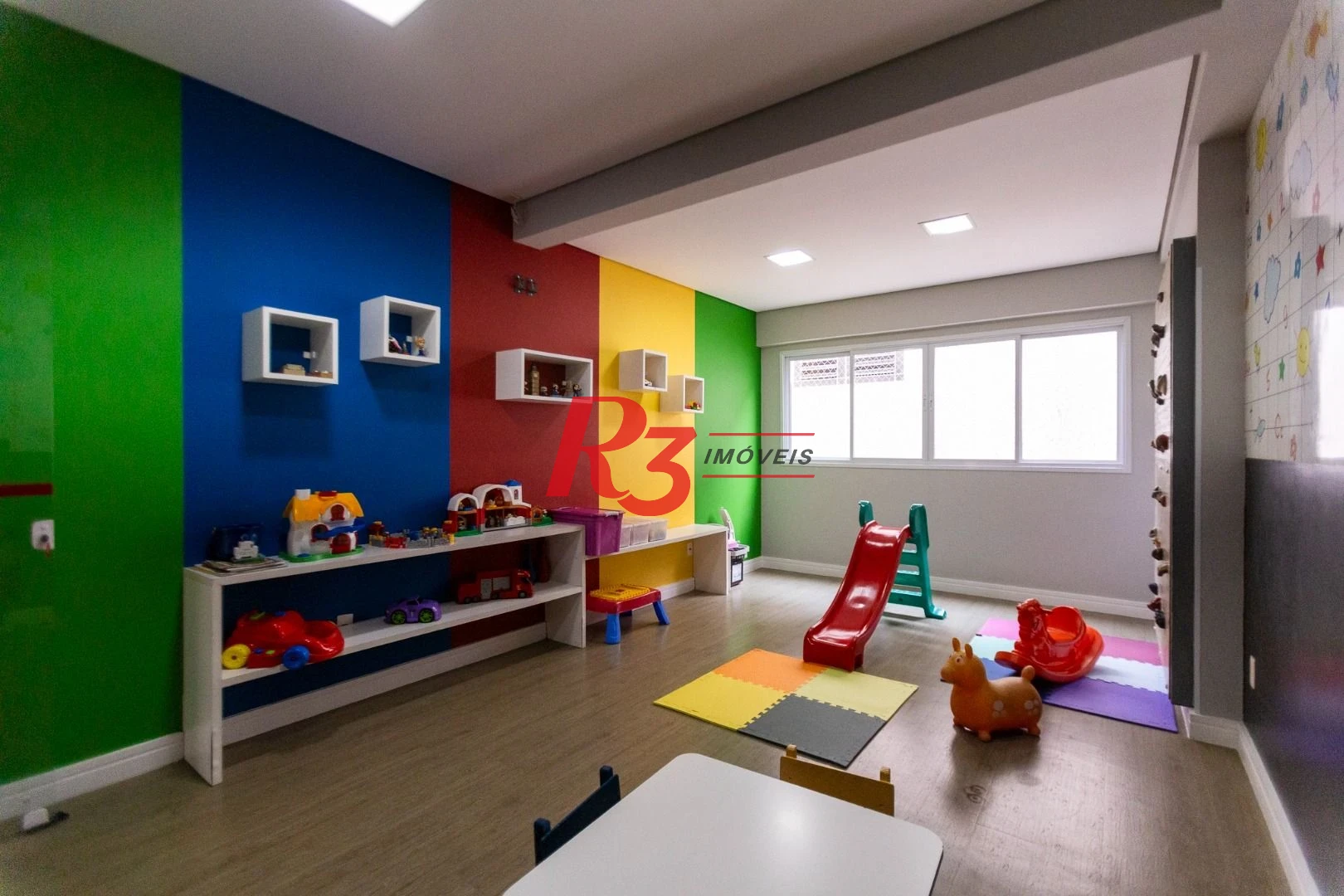 Apartamento com 3 dormitórios à venda, 143 m² por R$ 2.100.000,00 - Pompéia - Santos/SP