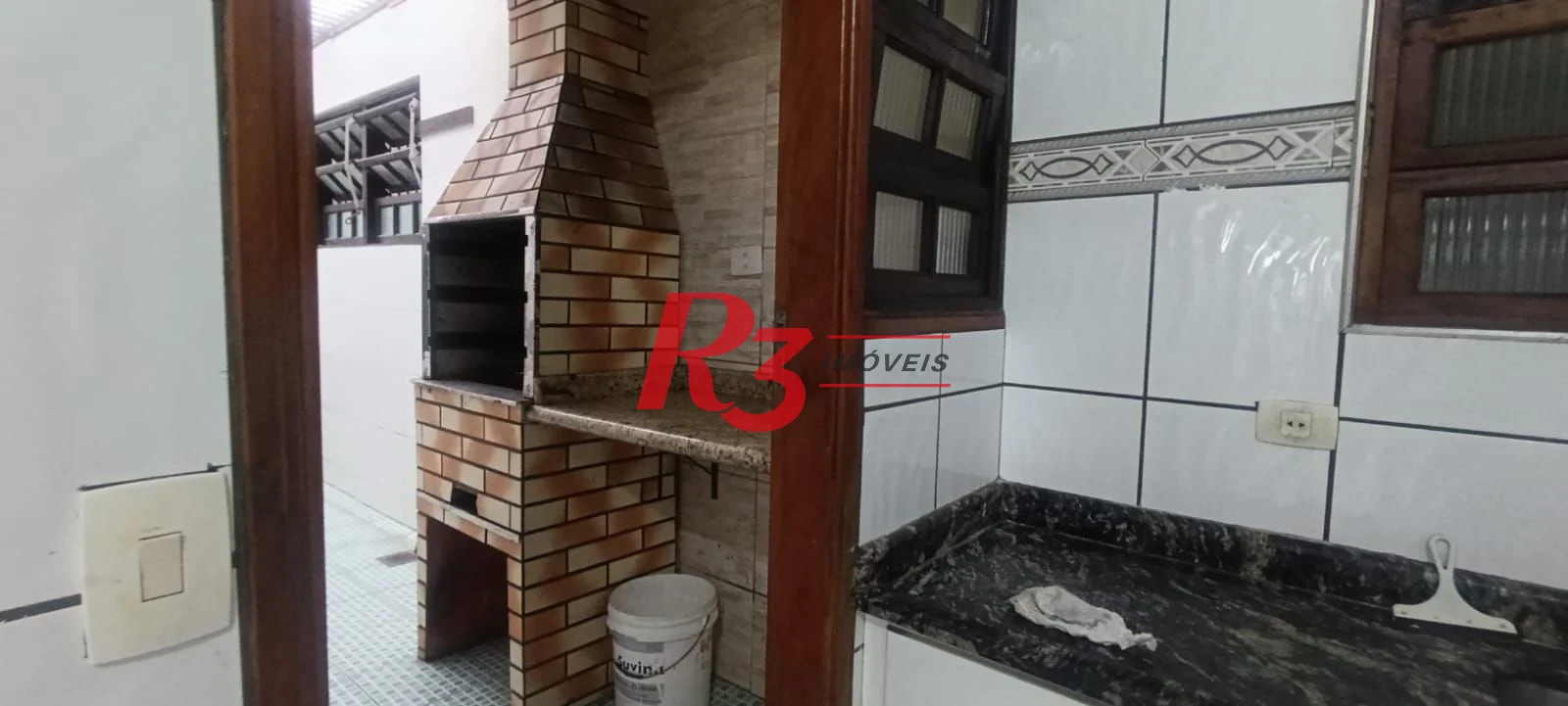 Casa à venda na Vila São Jorge, em Santos, com 2 quartos, 43 m², 1 vaga de garagem! e quintal com churrasqueira!
