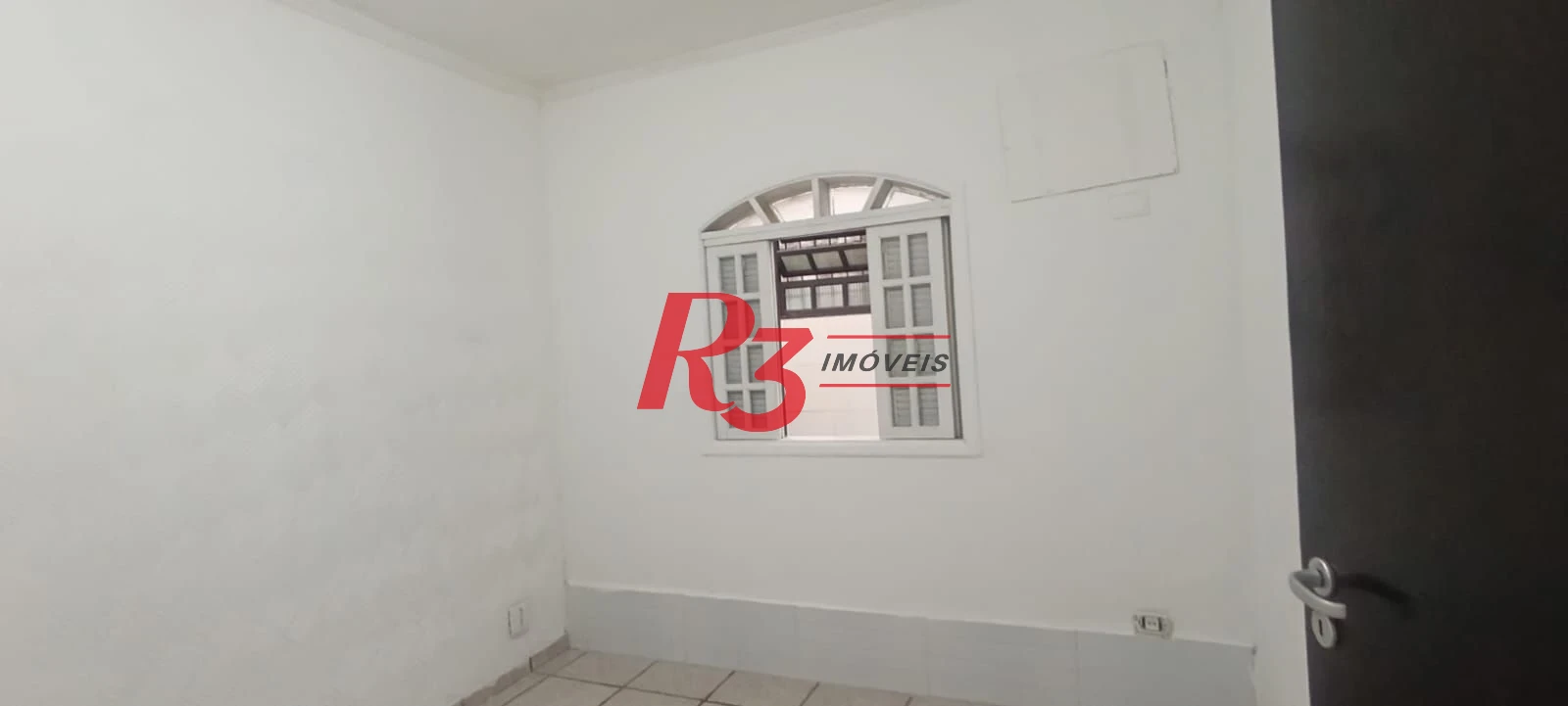 Casa à venda na Vila São Jorge, em Santos, com 2 quartos, 43 m², 1 vaga de garagem! e quintal com churrasqueira!