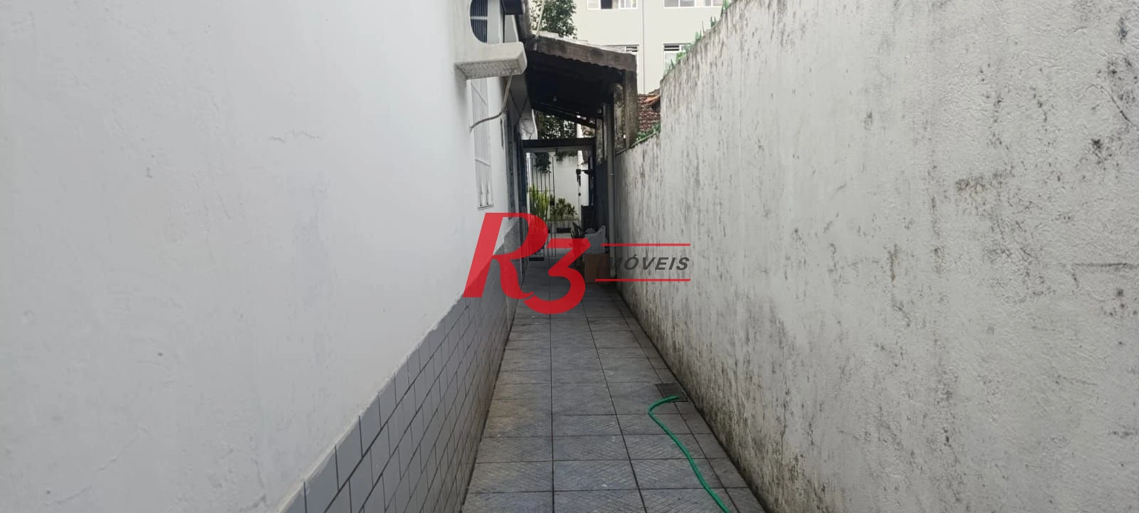 Casa à venda na Vila São Jorge, em Santos, com 2 quartos, 43 m², 1 vaga de garagem! e quintal com churrasqueira!