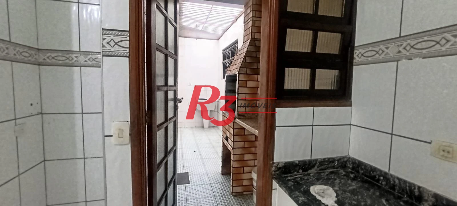 Casa à venda na Vila São Jorge, em Santos, com 2 quartos, 43 m², 1 vaga de garagem! e quintal com churrasqueira!