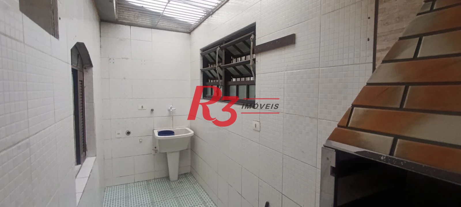 Casa à venda na Vila São Jorge, em Santos, com 2 quartos, 43 m², 1 vaga de garagem! e quintal com churrasqueira!