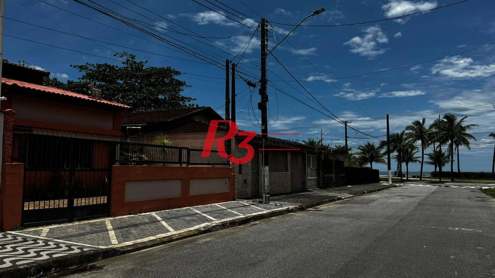 Casa com 2 dormitórios à venda, 138 m² por R$ 695.000,00 - Jardim Imperador - Praia Grande/SP