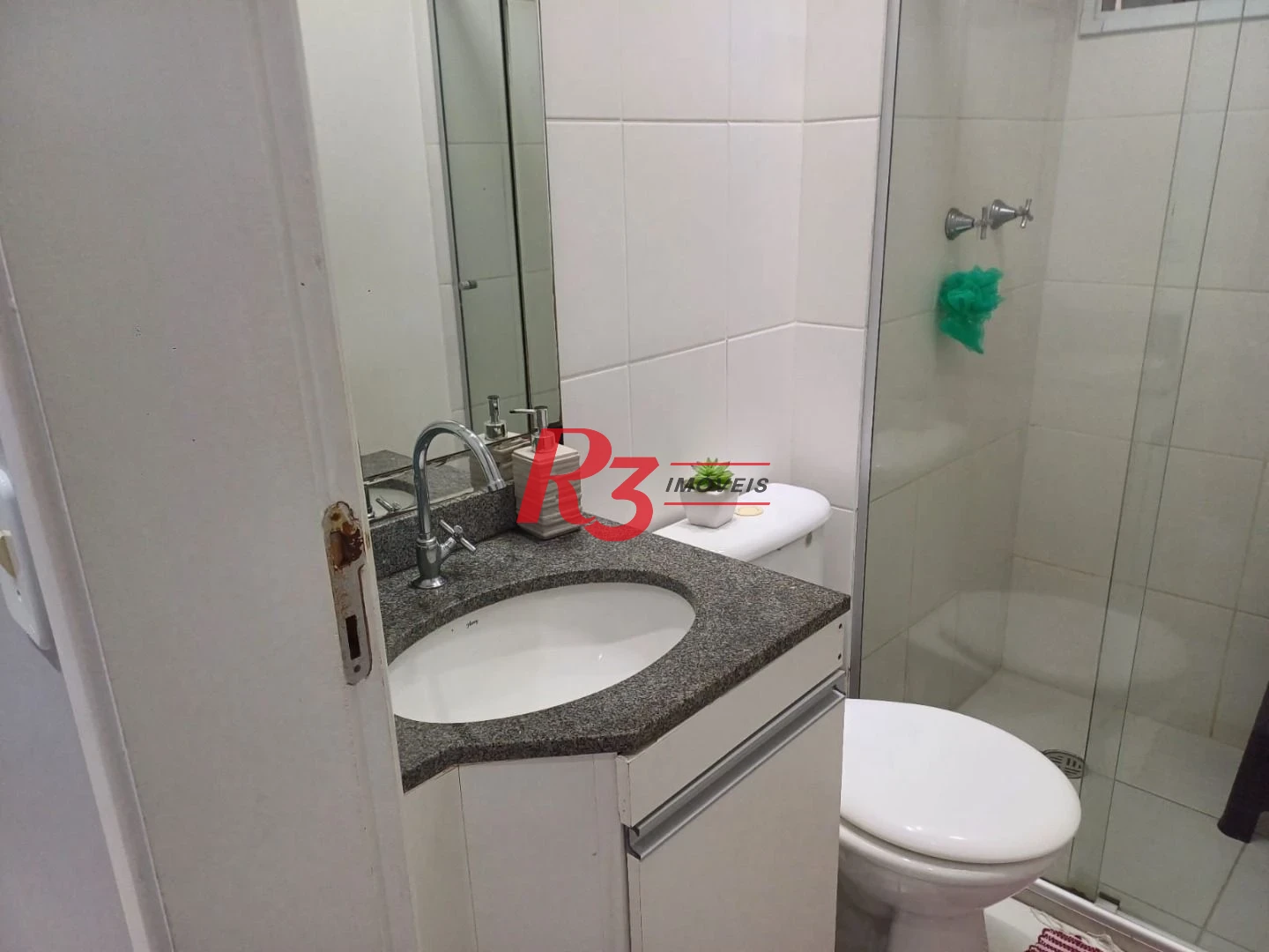 Apartamento com 3 dormitórios à venda, 69 m² por R$ 455.800,00 - Areia Branca - Santos/SP