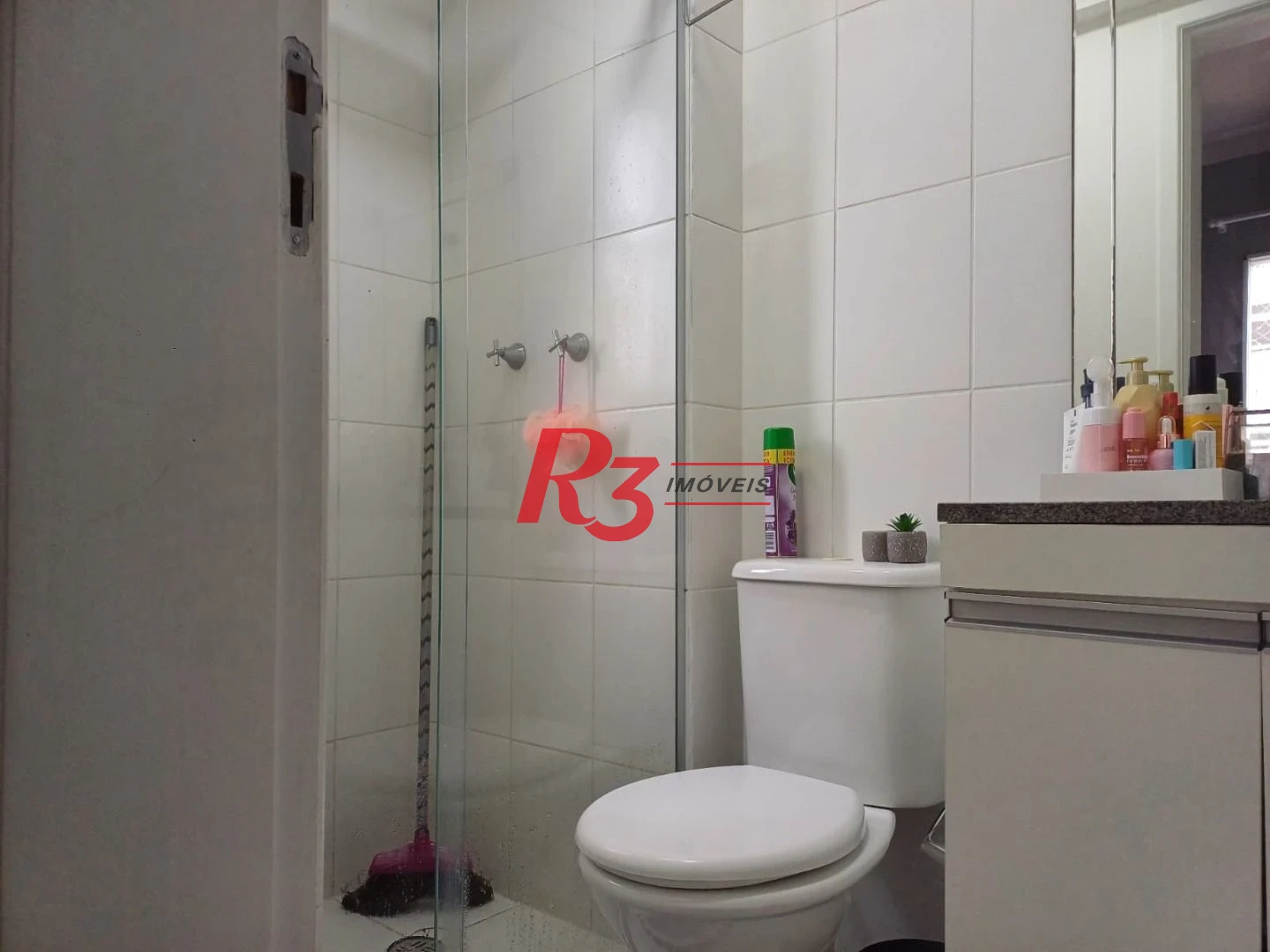 Apartamento com 3 dormitórios à venda, 69 m² por R$ 455.800,00 - Areia Branca - Santos/SP
