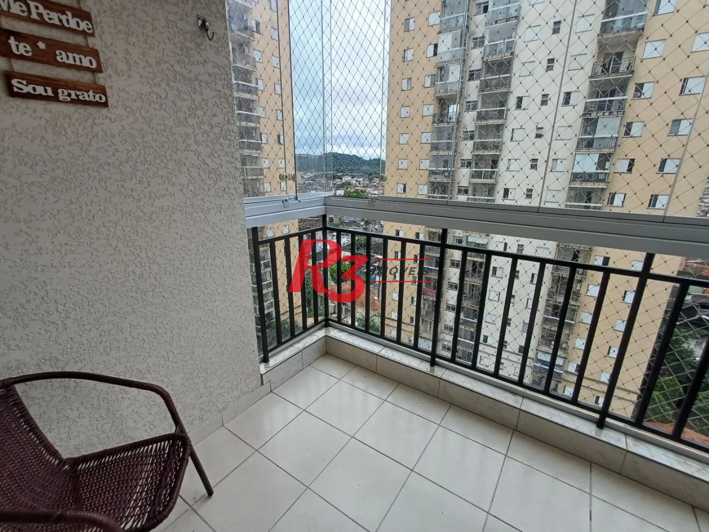 Apartamento com 3 dormitórios à venda, 69 m² por R$ 455.800,00 - Areia Branca - Santos/SP