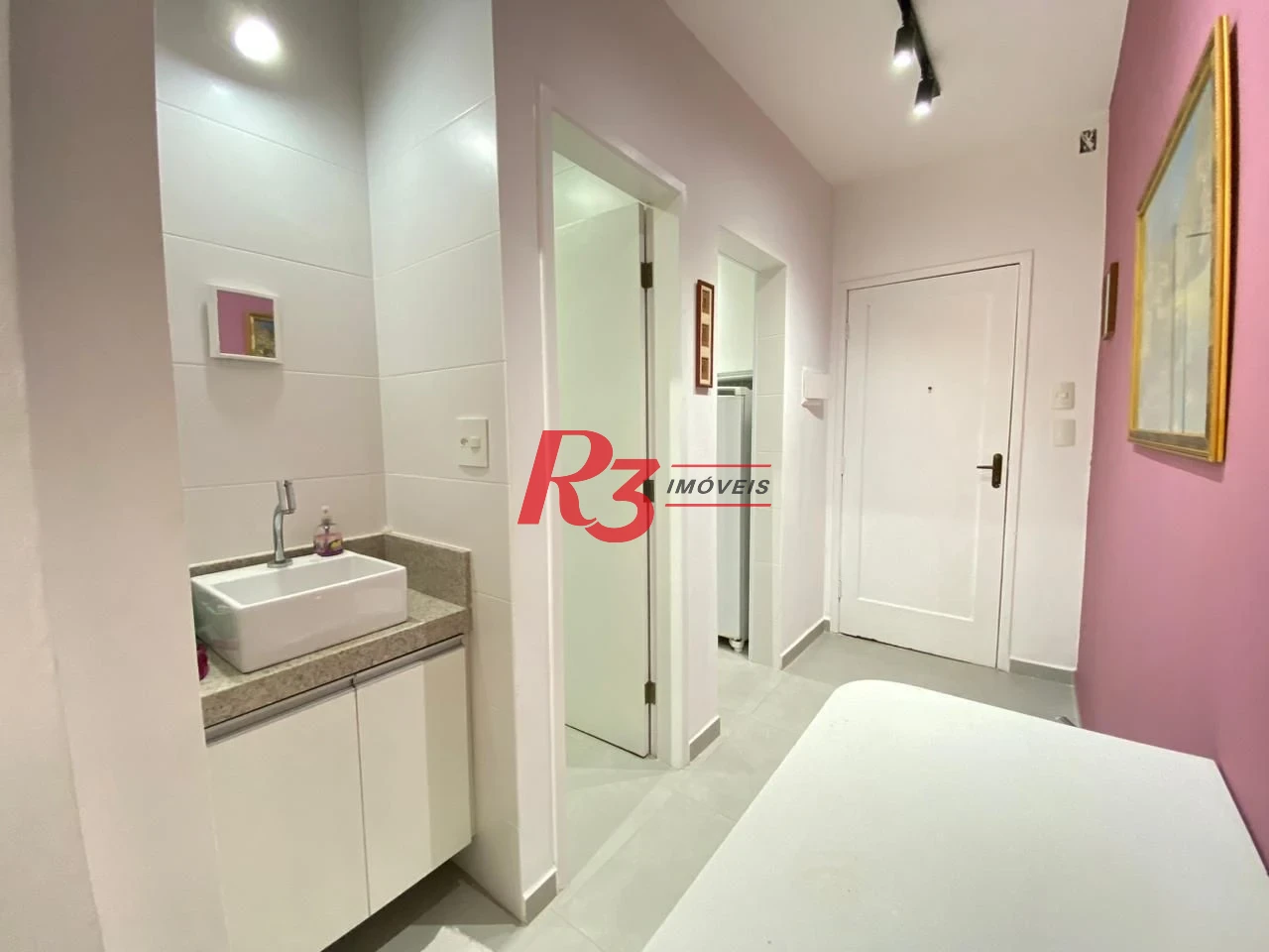 Kitnet com 1 dormitório, 38 m² - venda por R$ 300.000,00 ou aluguel por R$ 3.000,00/mês - Centro - São Vicente/SP