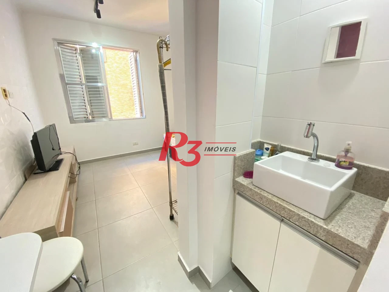Kitnet com 1 dormitório, 38 m² - venda por R$ 300.000,00 ou aluguel por R$ 3.000,00/mês - Centro - São Vicente/SP