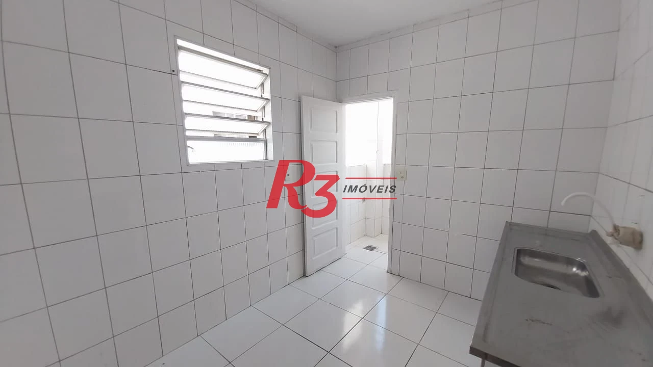 Apartamento com 2 dormitórios à venda, 75 m² por R$ 402.000,00 - Gonzaga - Santos/SP