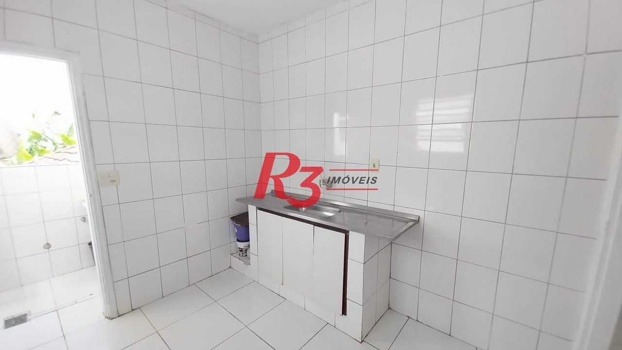 Apartamento com 2 dormitórios à venda, 75 m² por R$ 402.000,00 - Gonzaga - Santos/SP