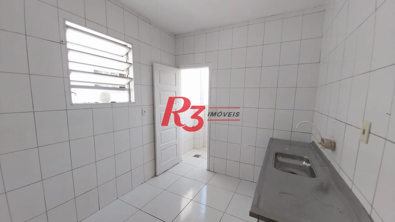 Apartamento com 2 dormitórios à venda, 75 m² por R$ 402.000,00 - Gonzaga - Santos/SP