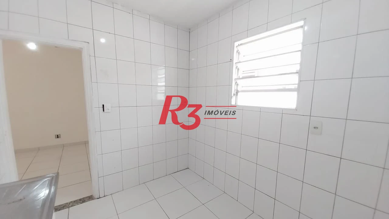 Apartamento com 2 dormitórios à venda, 75 m² por R$ 402.000,00 - Gonzaga - Santos/SP