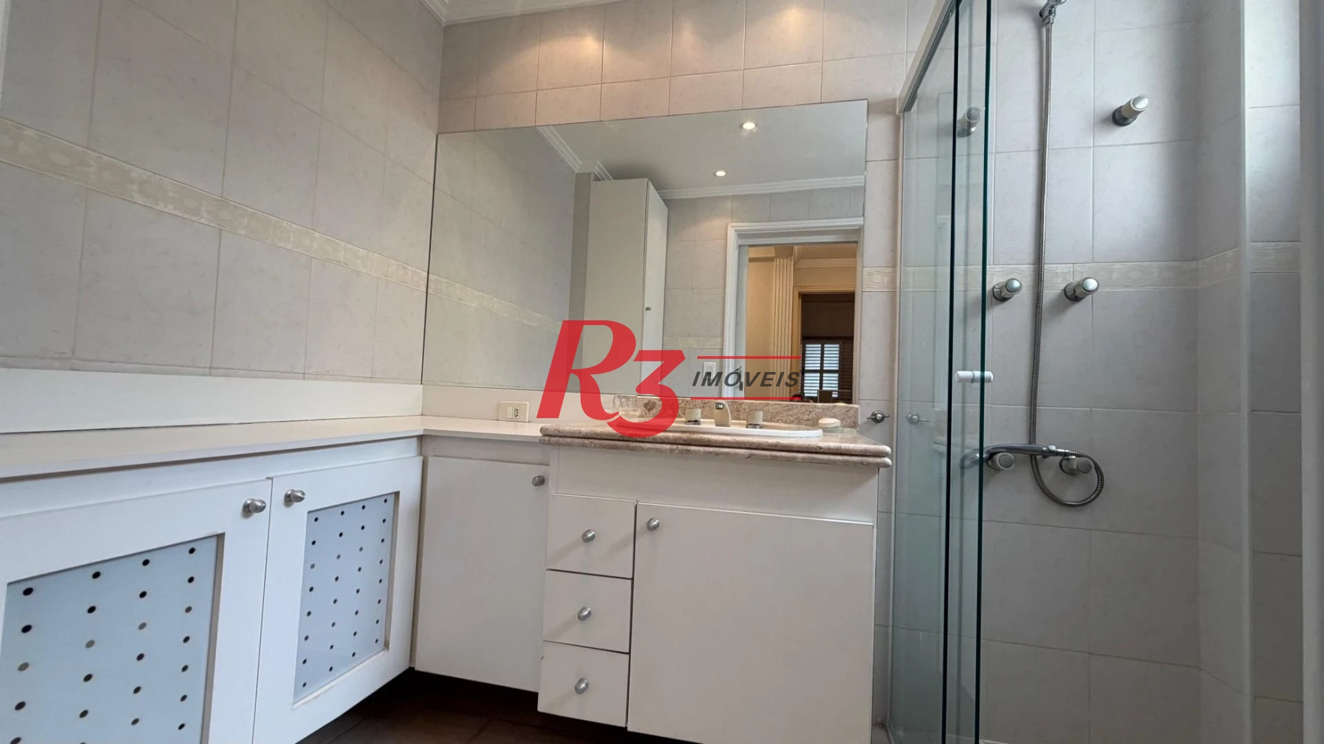 Apartamento com 2 dormitórios à venda, 70 m² por R$ 730.000,00 - Gonzaga - Santos/SP