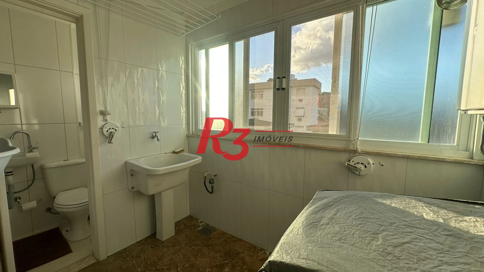 Apartamento com 3 dormitórios à venda, 115 m² por R$ 745.000,00 - Campo Grande - Santos/SP