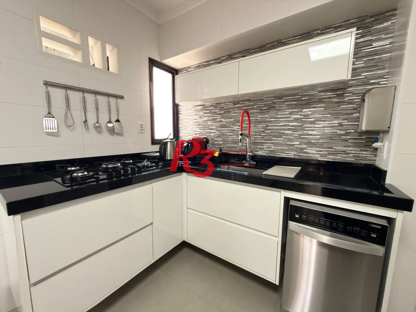 Apartamento com 3 dormitórios à venda, 122 m² por R$ 1.350.000,00 - Pompéia - Santos/SP
