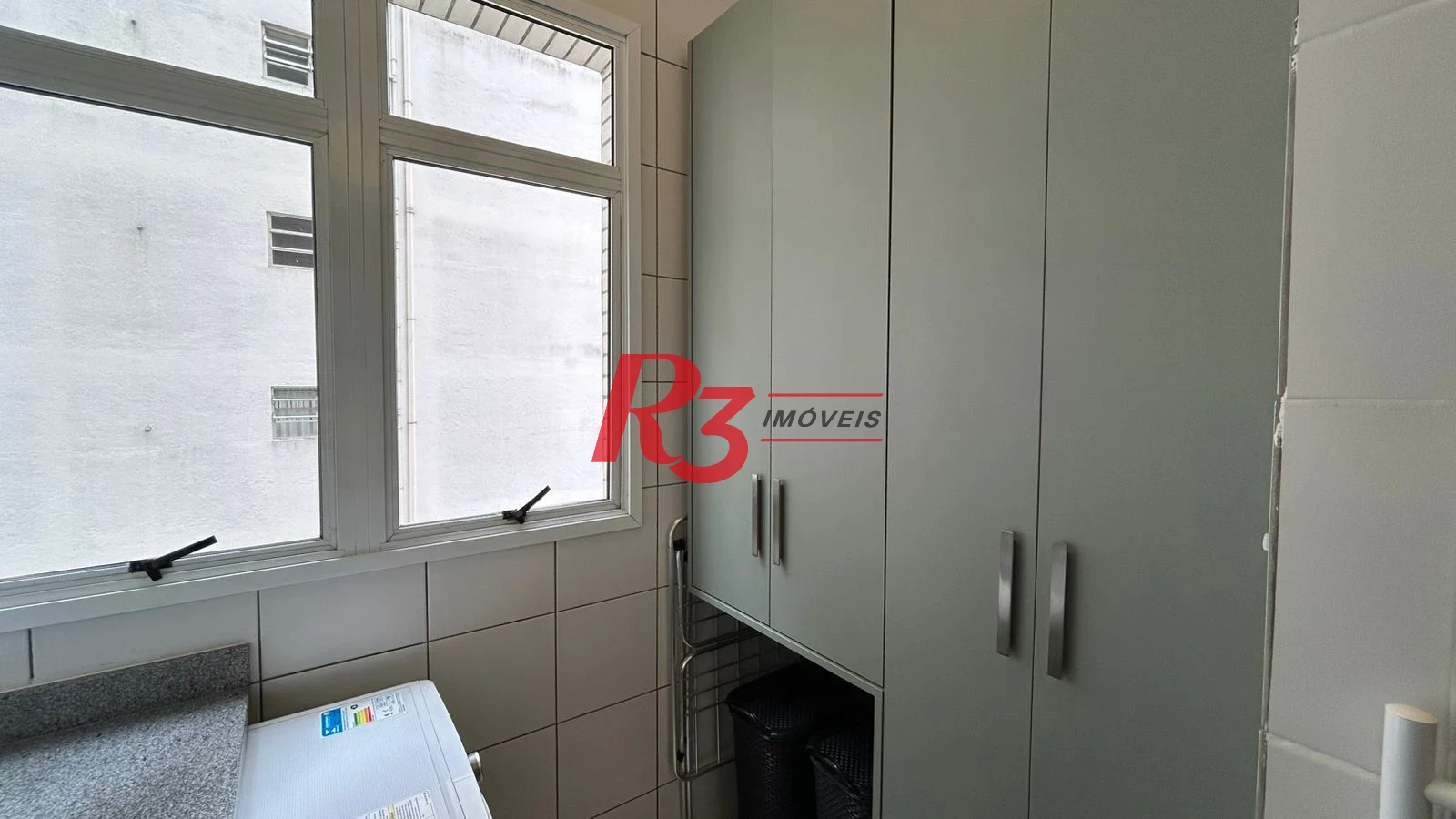 Apartamento com 2 dormitórios à venda, 80 m² por R$ 1.100.000,00 - Gonzaga - Santos/SP
