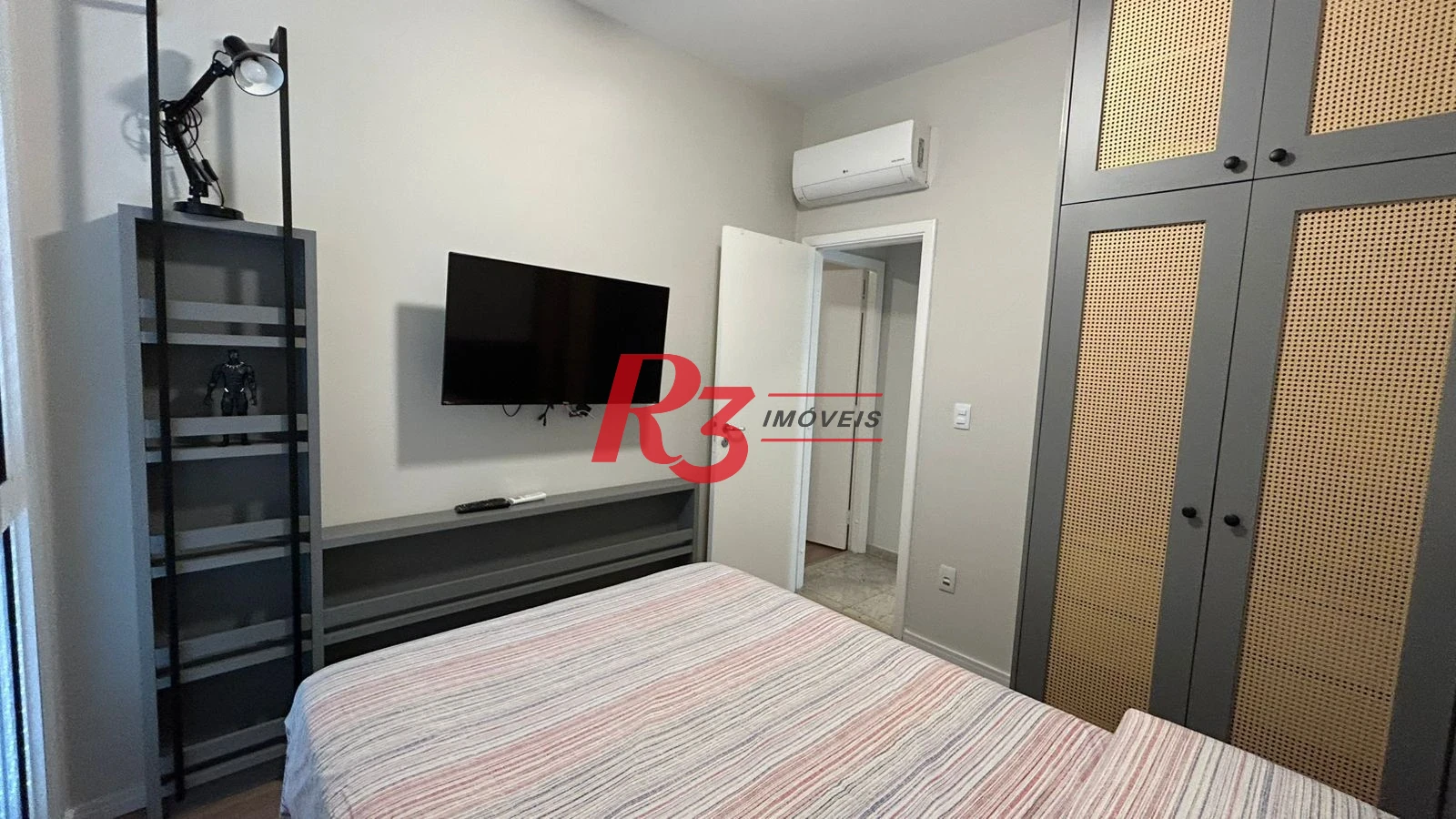 Apartamento com 2 dormitórios à venda, 80 m² por R$ 1.100.000,00 - Gonzaga - Santos/SP