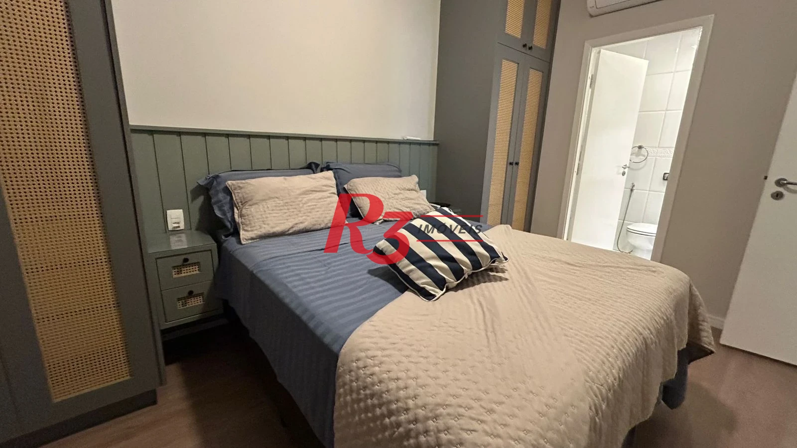 Apartamento com 2 dormitórios à venda, 80 m² por R$ 1.100.000,00 - Gonzaga - Santos/SP