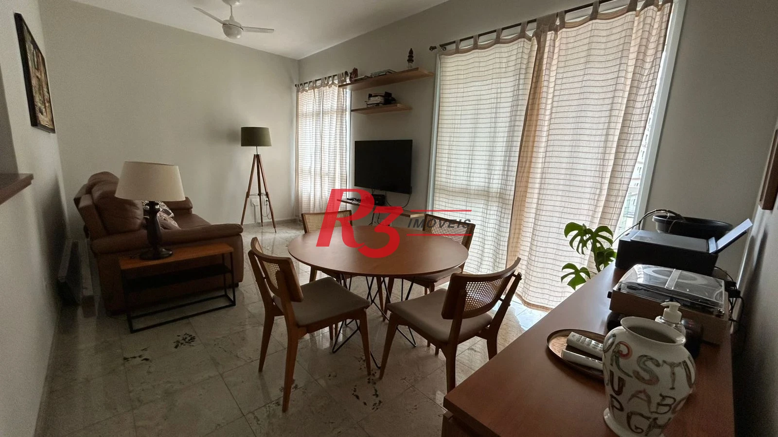 Apartamento com 2 dormitórios à venda, 80 m² por R$ 1.100.000,00 - Gonzaga - Santos/SP