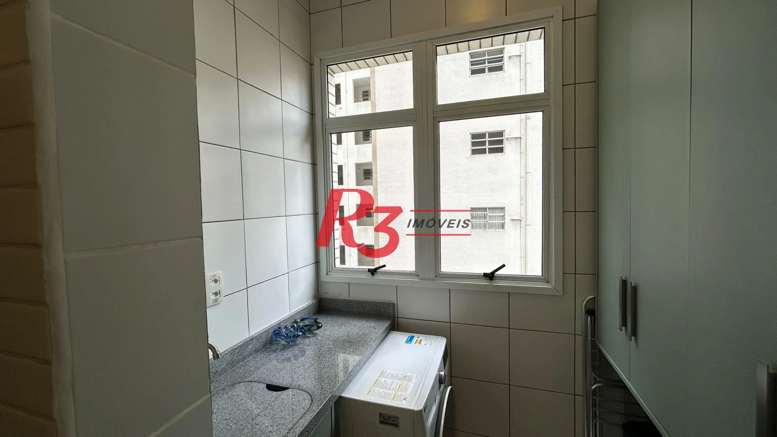 Apartamento com 2 dormitórios à venda, 80 m² por R$ 1.100.000,00 - Gonzaga - Santos/SP