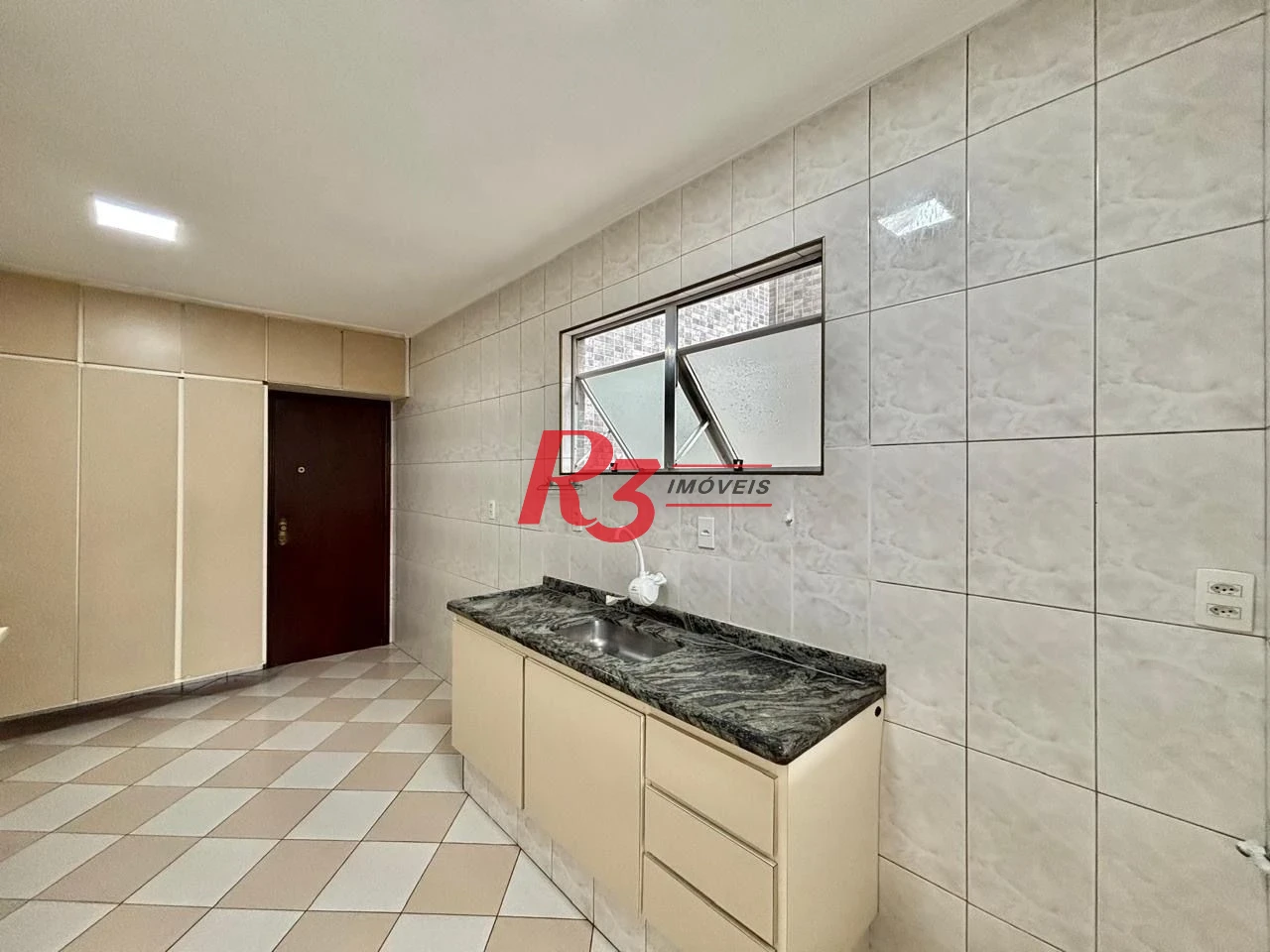 Apartamento com 3 dormitórios à venda, 97 m² por R$ 600.000,00 - Embaré - Santos/SP