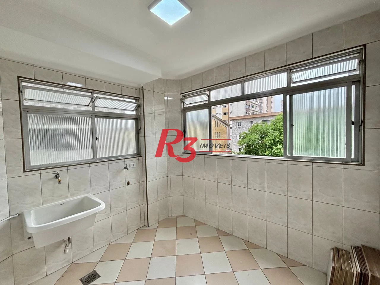 Apartamento com 3 dormitórios à venda, 97 m² por R$ 600.000,00 - Embaré - Santos/SP