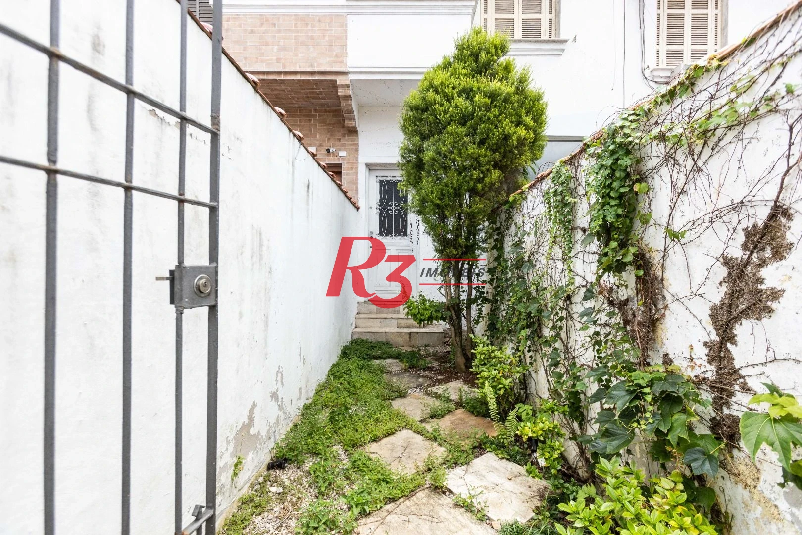 Casa com 2 dormitórios à venda, 75 m² por R$ 600.000,00 - Boqueirão - Santos/SP