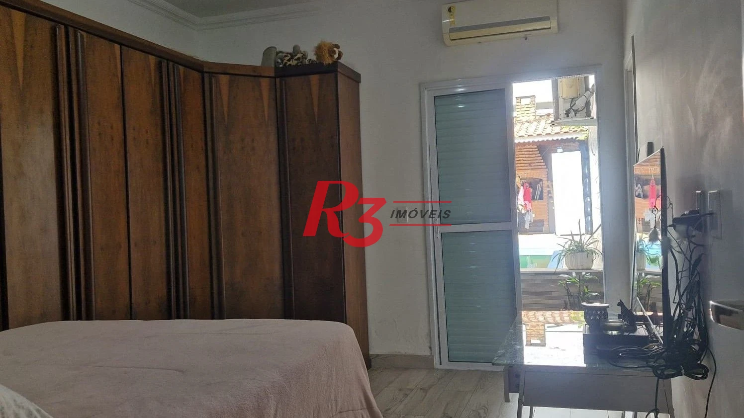 Casa com 3 dormitórios à venda, 385 m² por R$ 1.300.000,00 - Vila Guilhermina - Praia Grande/SP