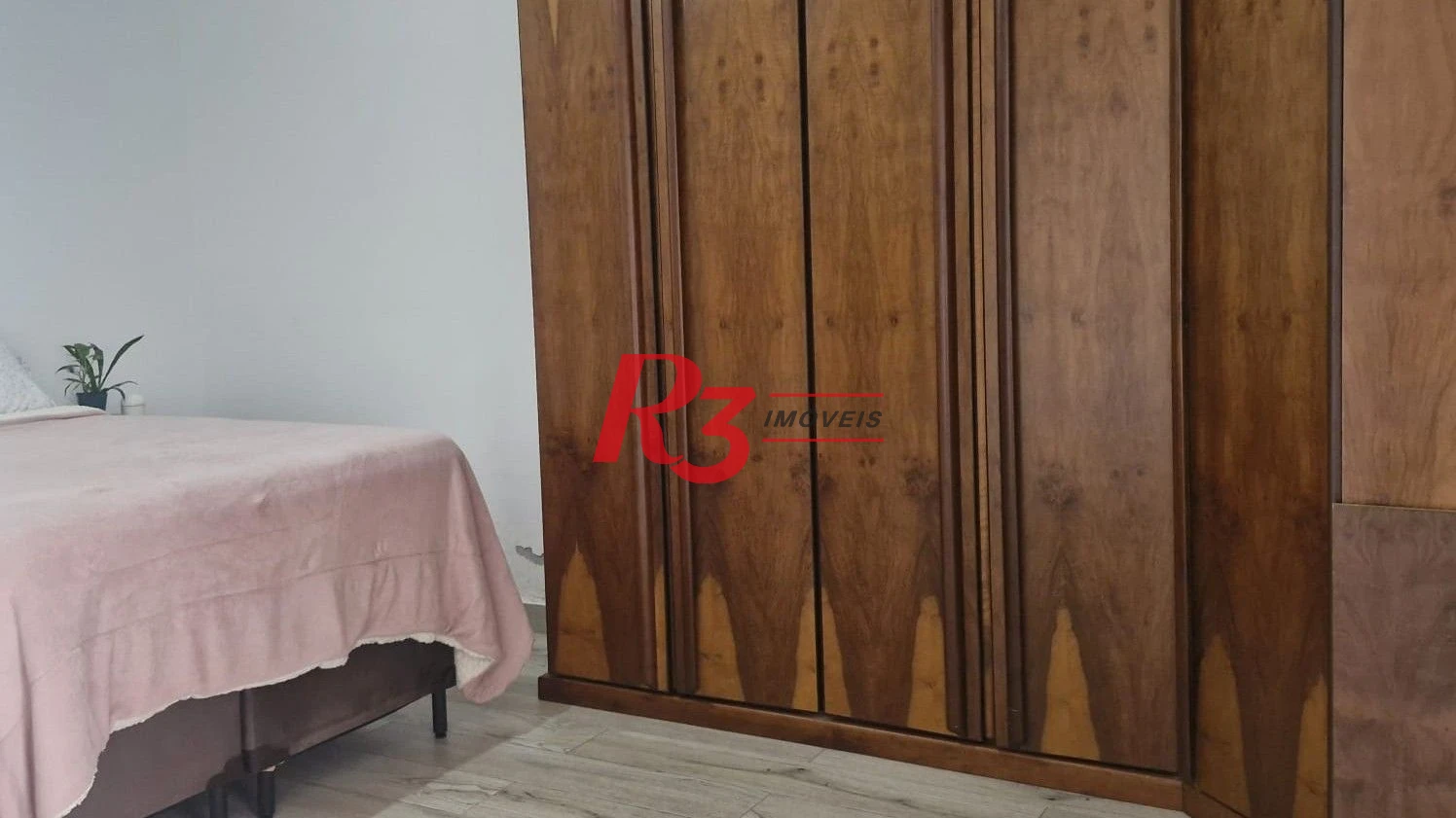 Casa com 3 dormitórios à venda, 385 m² por R$ 1.300.000,00 - Vila Guilhermina - Praia Grande/SP
