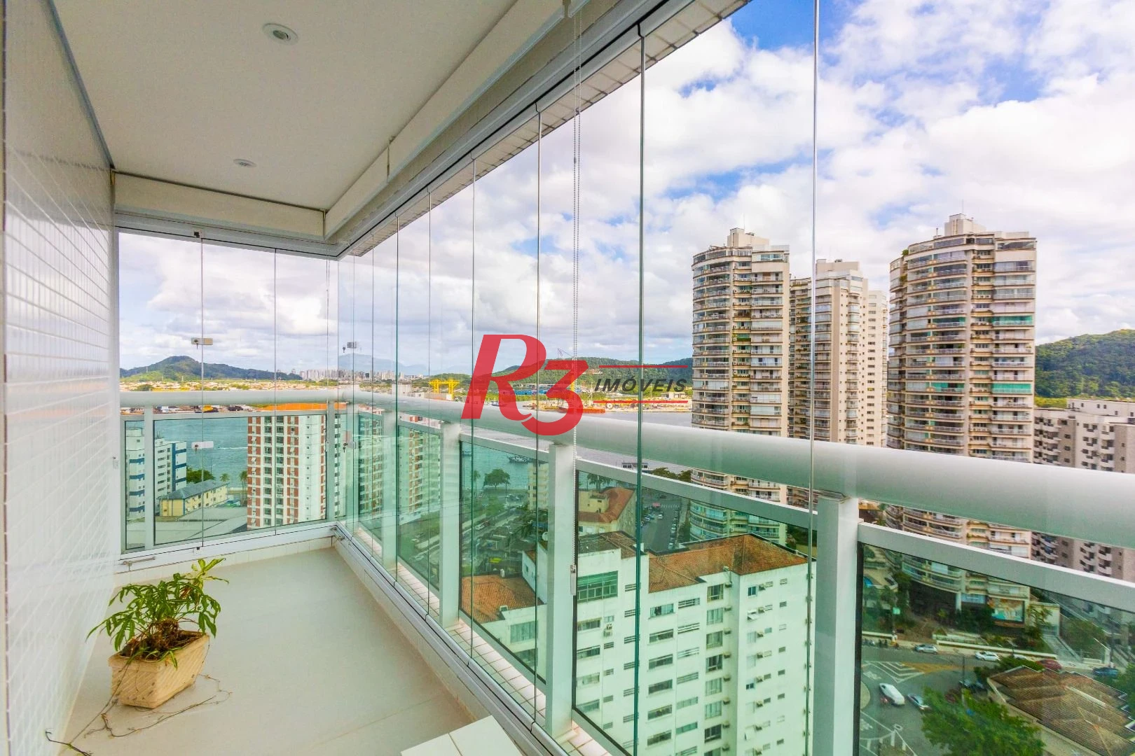 Apartamento com 3 dormitórios à venda, 166 m² por R$ 3.200.000,00 - Ponta da Praia - Santos/SP