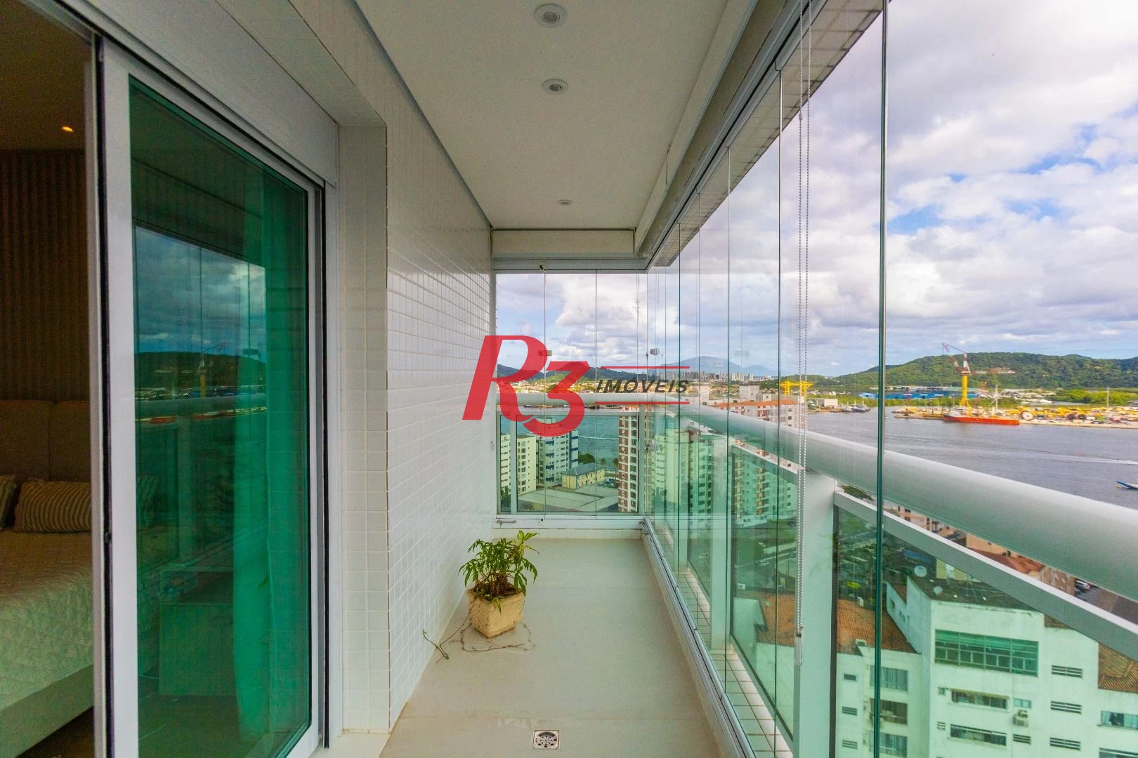 Apartamento com 3 dormitórios à venda, 166 m² por R$ 3.200.000,00 - Ponta da Praia - Santos/SP
