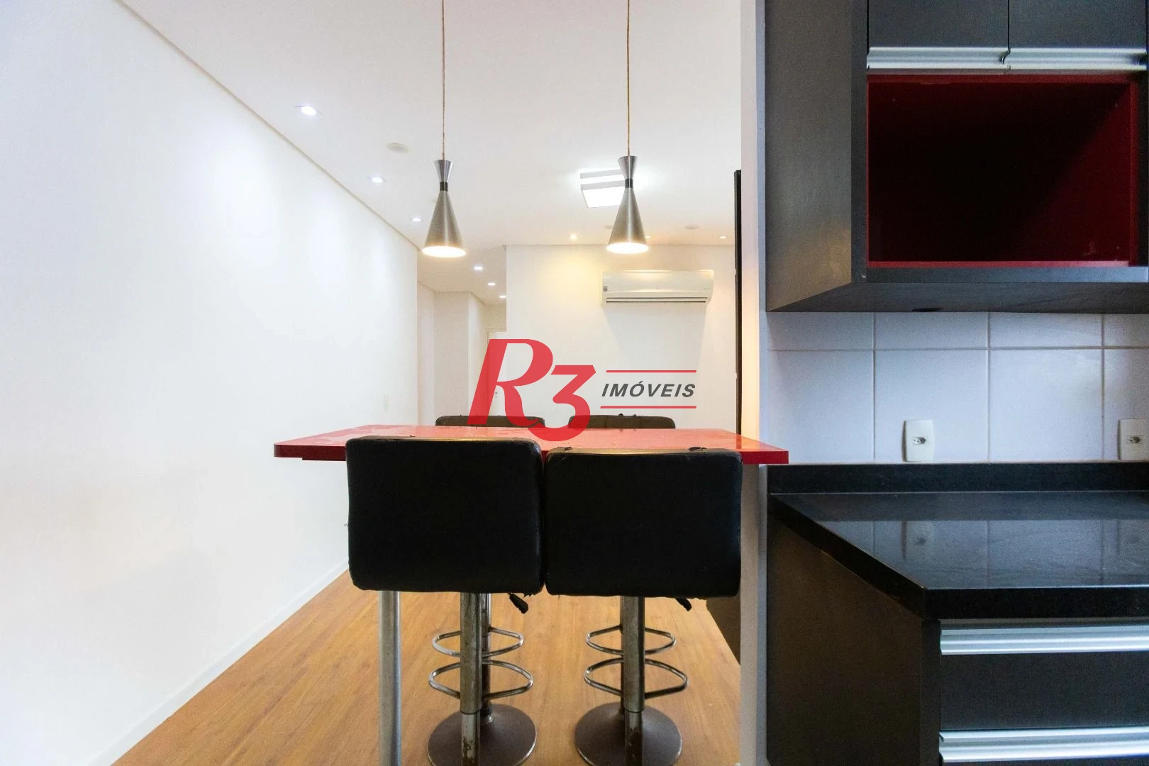 Apartamento com 2 dormitórios à venda, 64 m² por R$ 540.000,00 - Estuário - Santos/SP