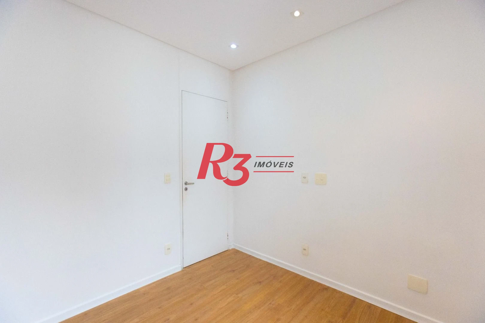 Apartamento com 2 dormitórios à venda, 64 m² por R$ 540.000,00 - Estuário - Santos/SP