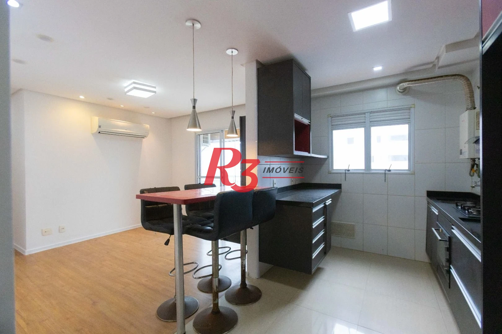 Apartamento com 2 dormitórios à venda, 64 m² por R$ 540.000,00 - Estuário - Santos/SP