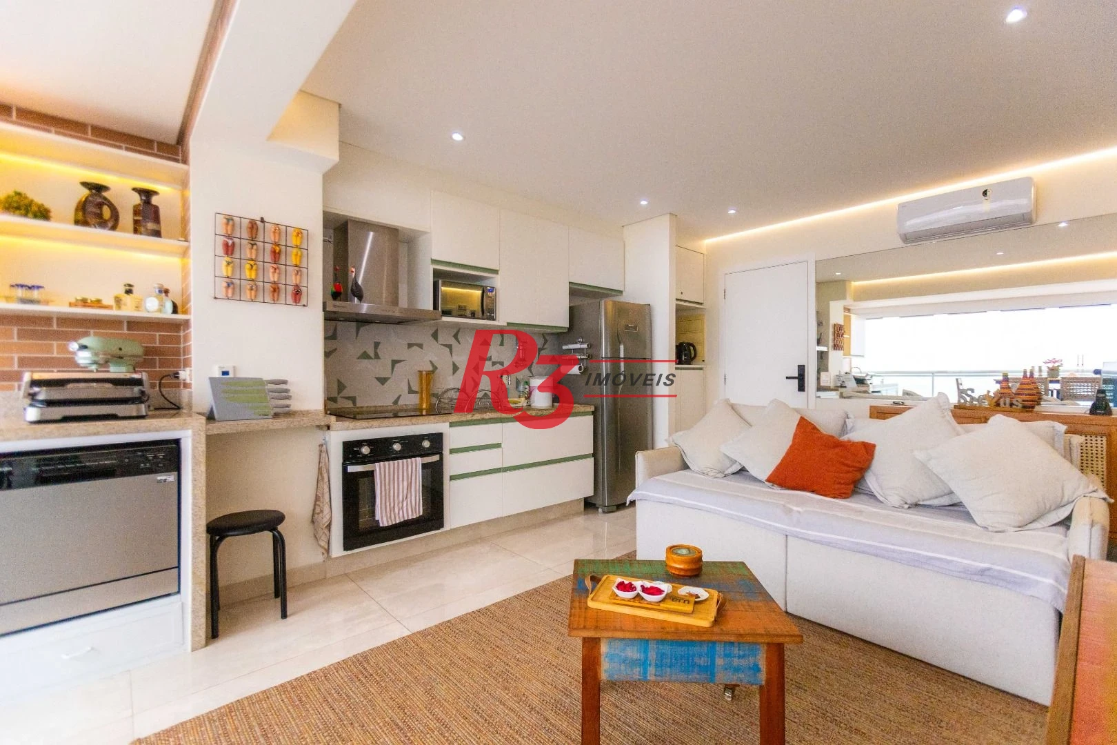 Apartamento com 2 dormitórios à venda, 83 m² por R$ 1.720.000,00 - Gonzaga - Santos/SP