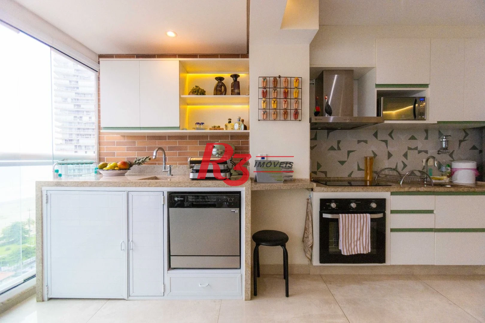 Apartamento com 2 dormitórios à venda, 83 m² por R$ 1.720.000,00 - Gonzaga - Santos/SP