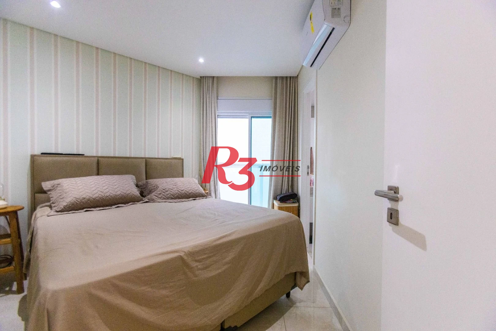 Apartamento com 2 dormitórios à venda, 83 m² por R$ 1.720.000,00 - Gonzaga - Santos/SP