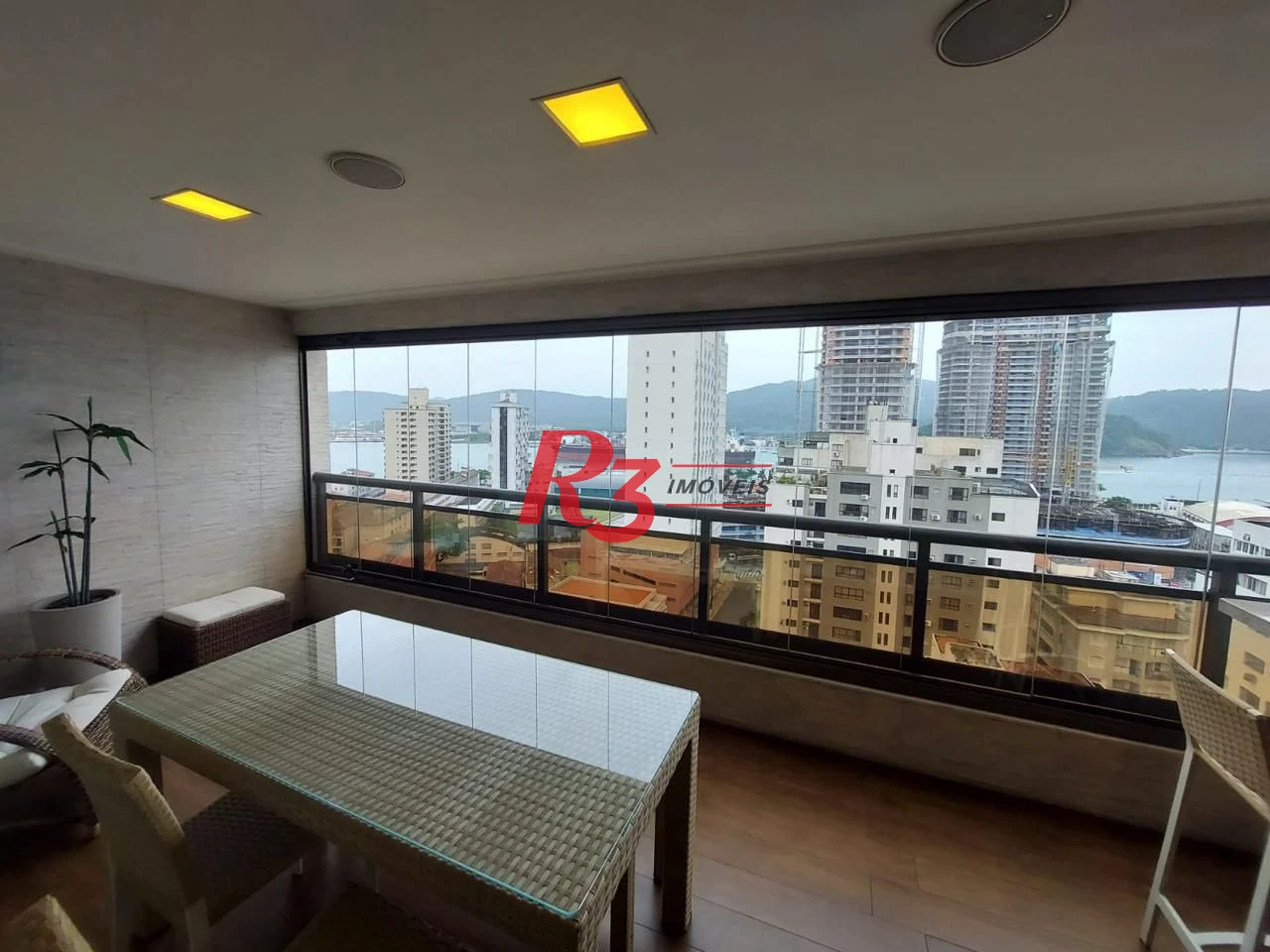 Apartamento com 3 dormitórios à venda, 130 m² por R$ 1.650.000,00 - Ponta da Praia - Santos/SP