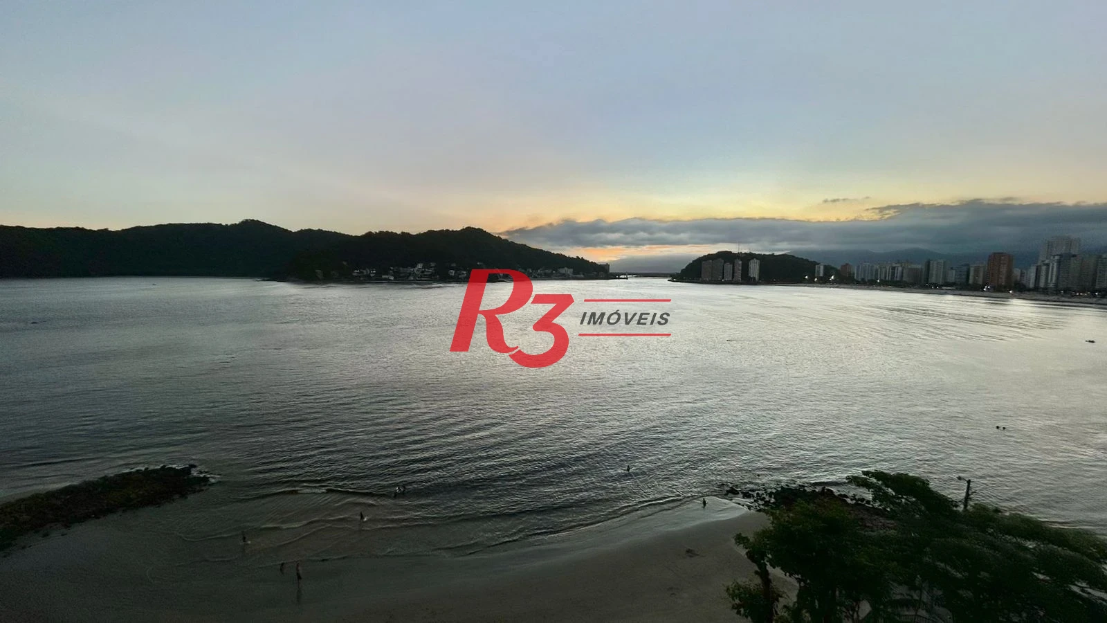 Apartamento com 2 dormitórios à venda, 50 m² por R$ 350.000,00 - Itararé - São Vicente/SP