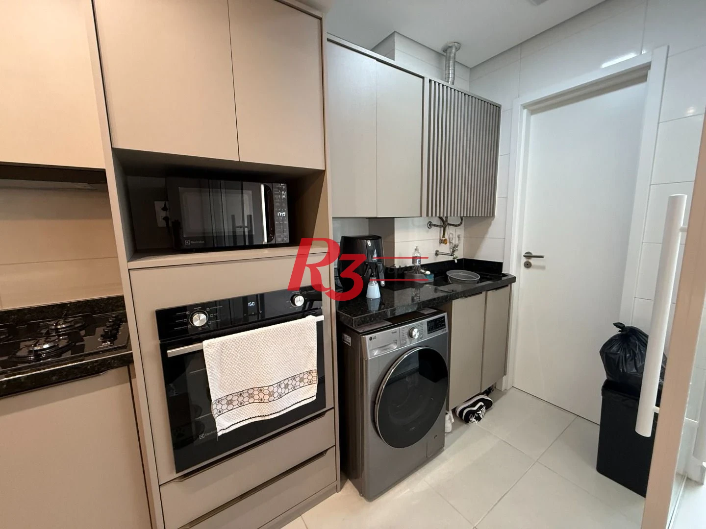 Apartamento com 2 dormitórios à venda, 72 m² por R$ 845.000,00 - Campo Grande - Santos/SP