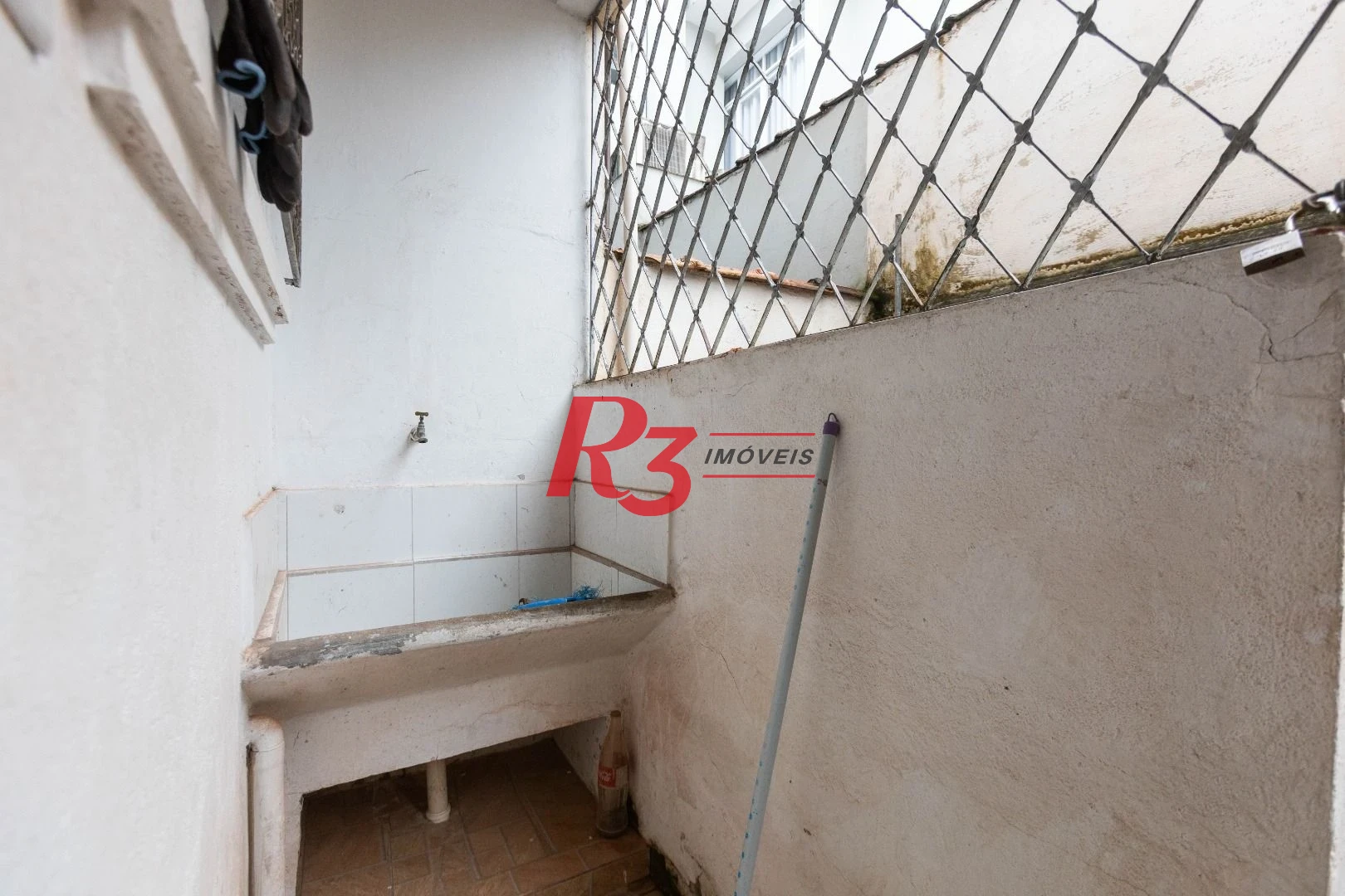 Apartamento com 2 dormitórios à venda, 70 m² por R$ 320.000,00 - Macuco - Santos/SP